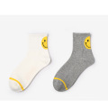 Benutzerdefinierte Großhandel Mode heißes lächelndes Gesicht süßes Design Lustige Freizeitmädchen Frau Happy Socken